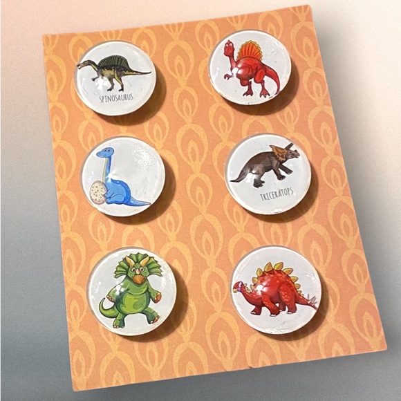Set/6 𝑯𝒂𝒏𝒅𝒎𝒂𝒅𝒆 Dinosaur Magnets Cabochons Gift - Picture 1 of 8